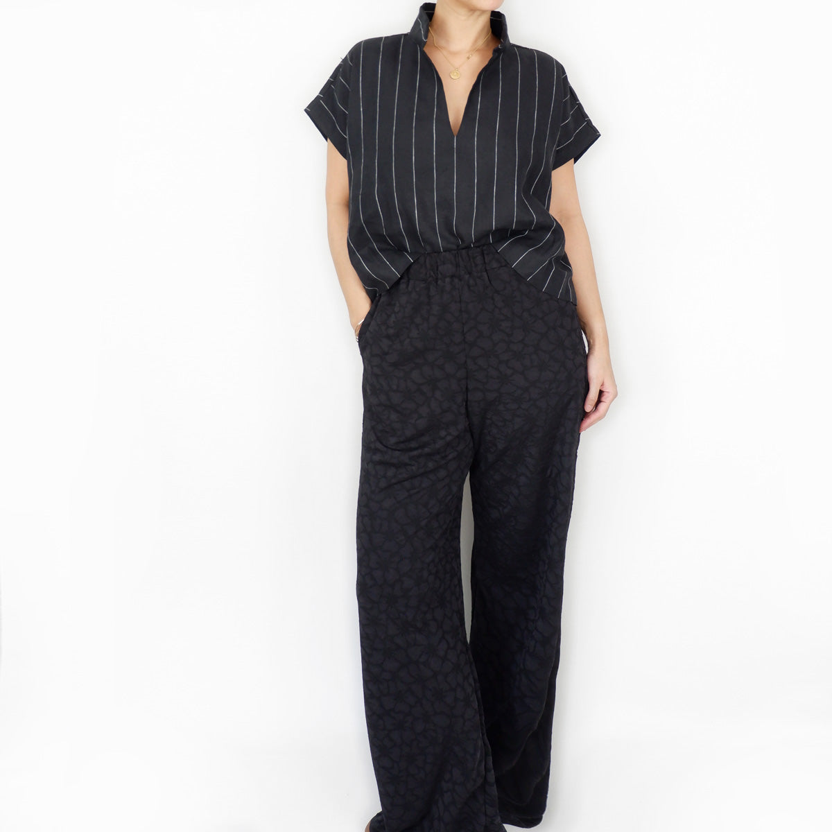 Solen SS Top in Black Stripe Linen
