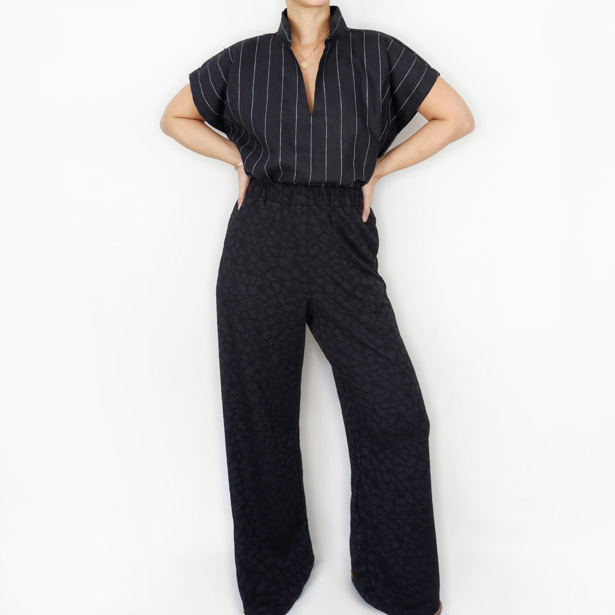 Solen SS Top in Black Stripe Linen