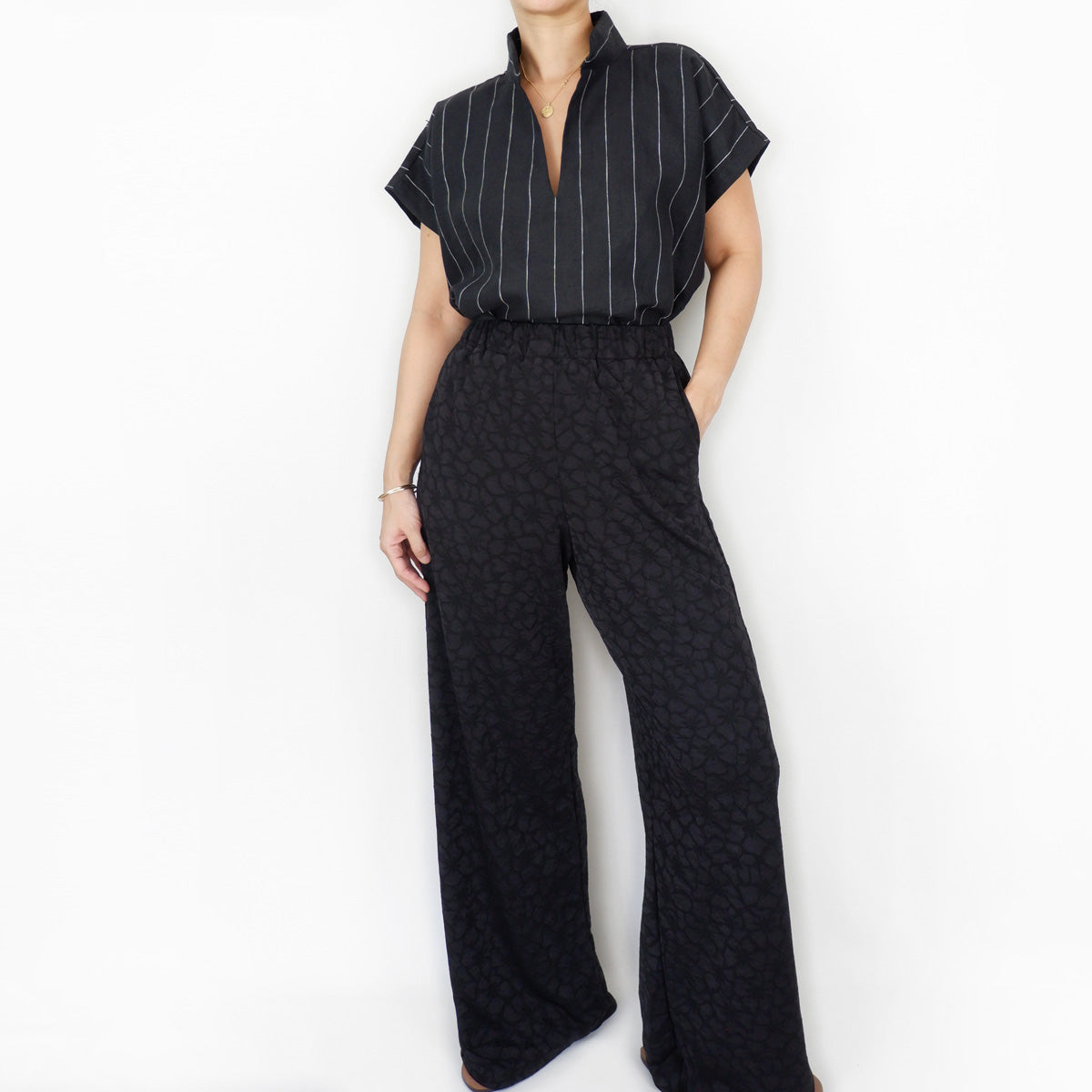 Solen SS Top in Black Stripe Linen